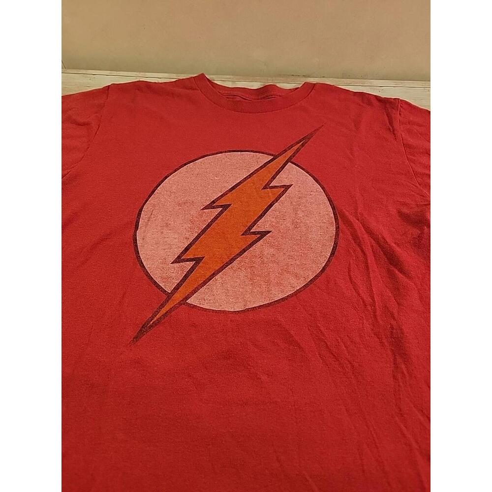 DC Comics The Flash Shirt Size M Medium Red Short Sleeve Distressed Graphic Tee